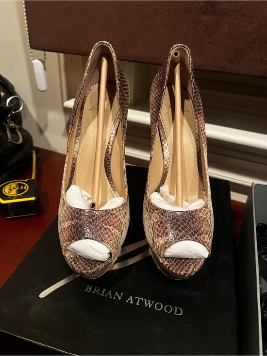 Brian Atwood Shoes - Brian Atwood Taupe Snake-Print Peep-Toe Pumps sz 8.5